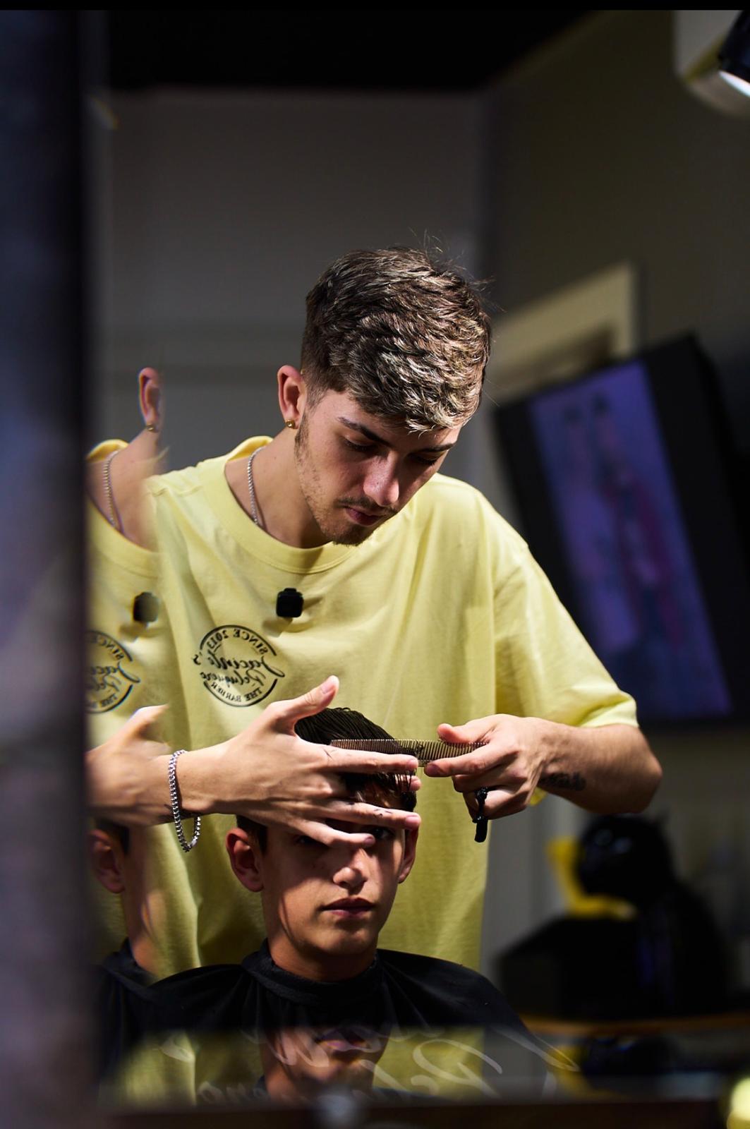 Corte reflejado en espejo